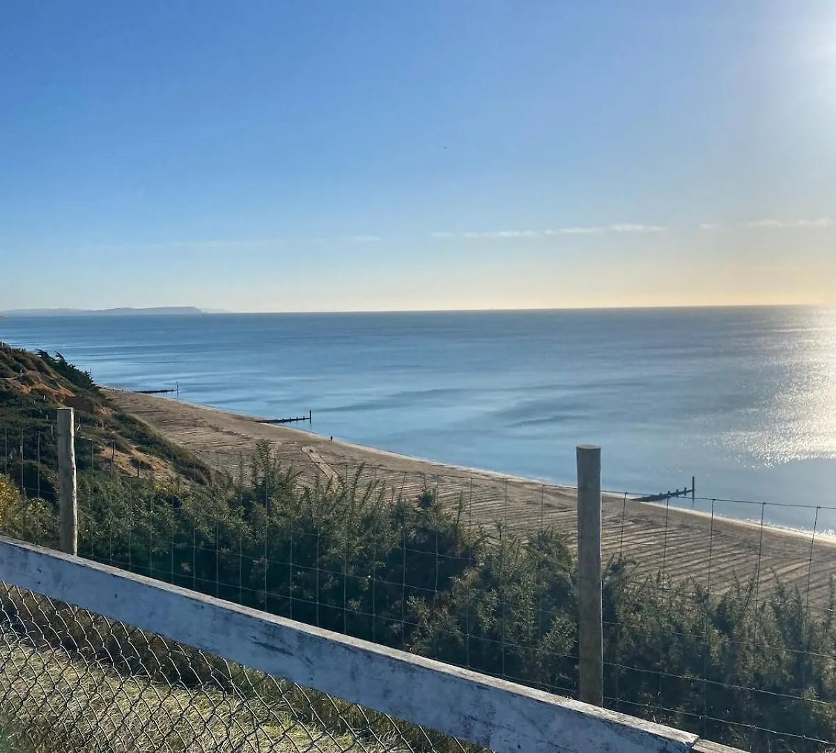 Apartment Coastal Charm And Tranquility In Our Studio Guest House Bournemouth